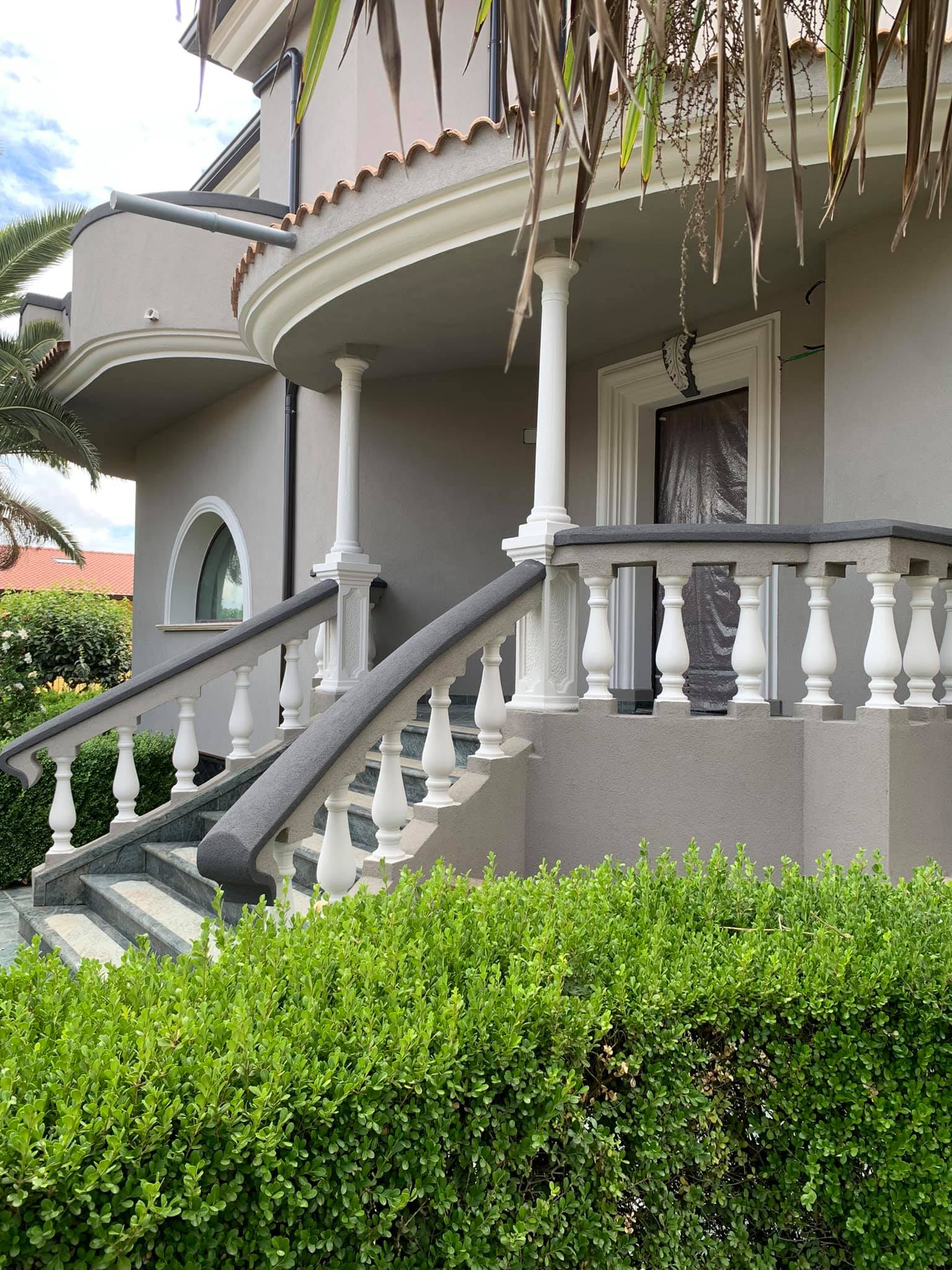 villa di nuova costruzione dallo stile classico