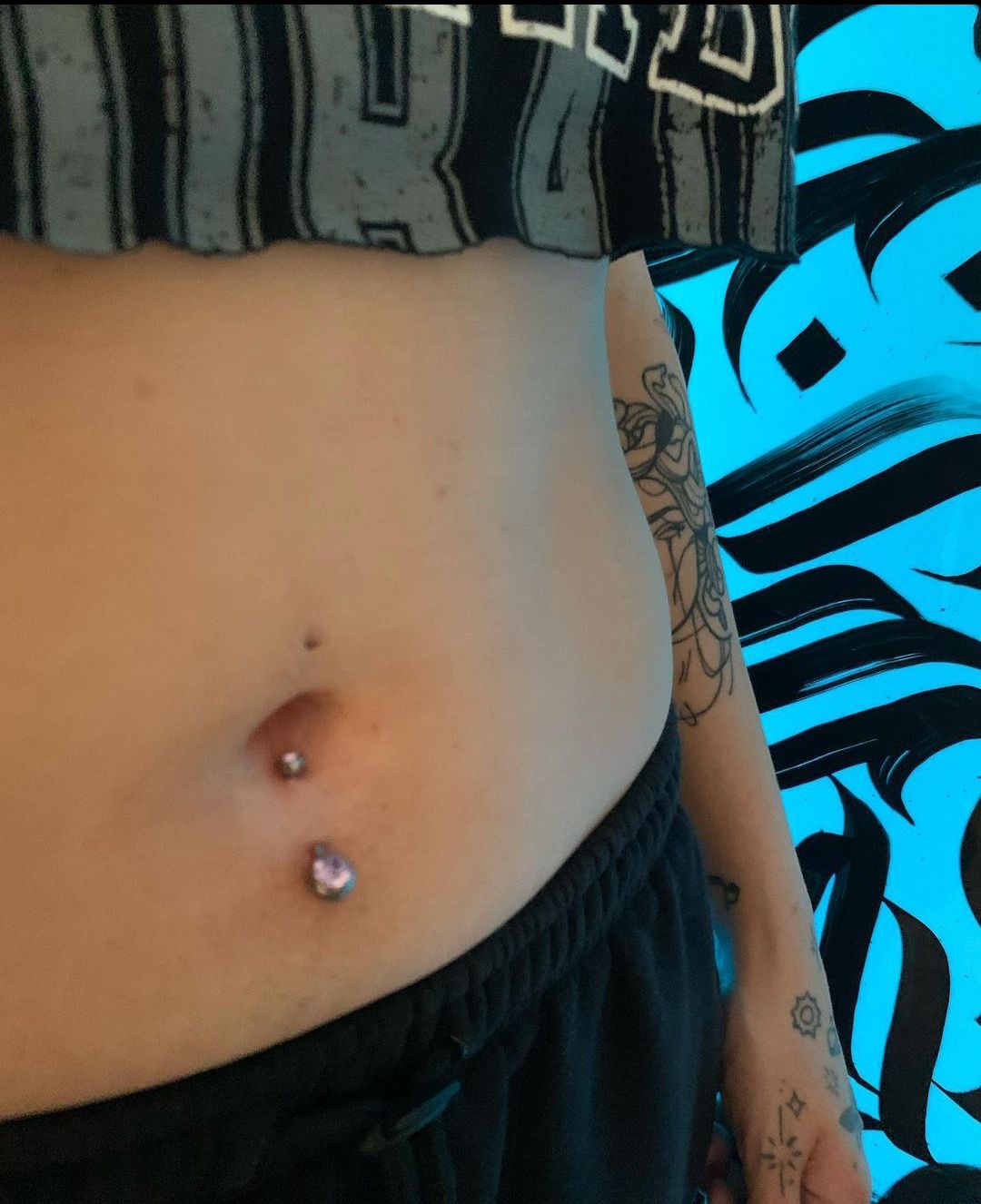 belly button peircing 