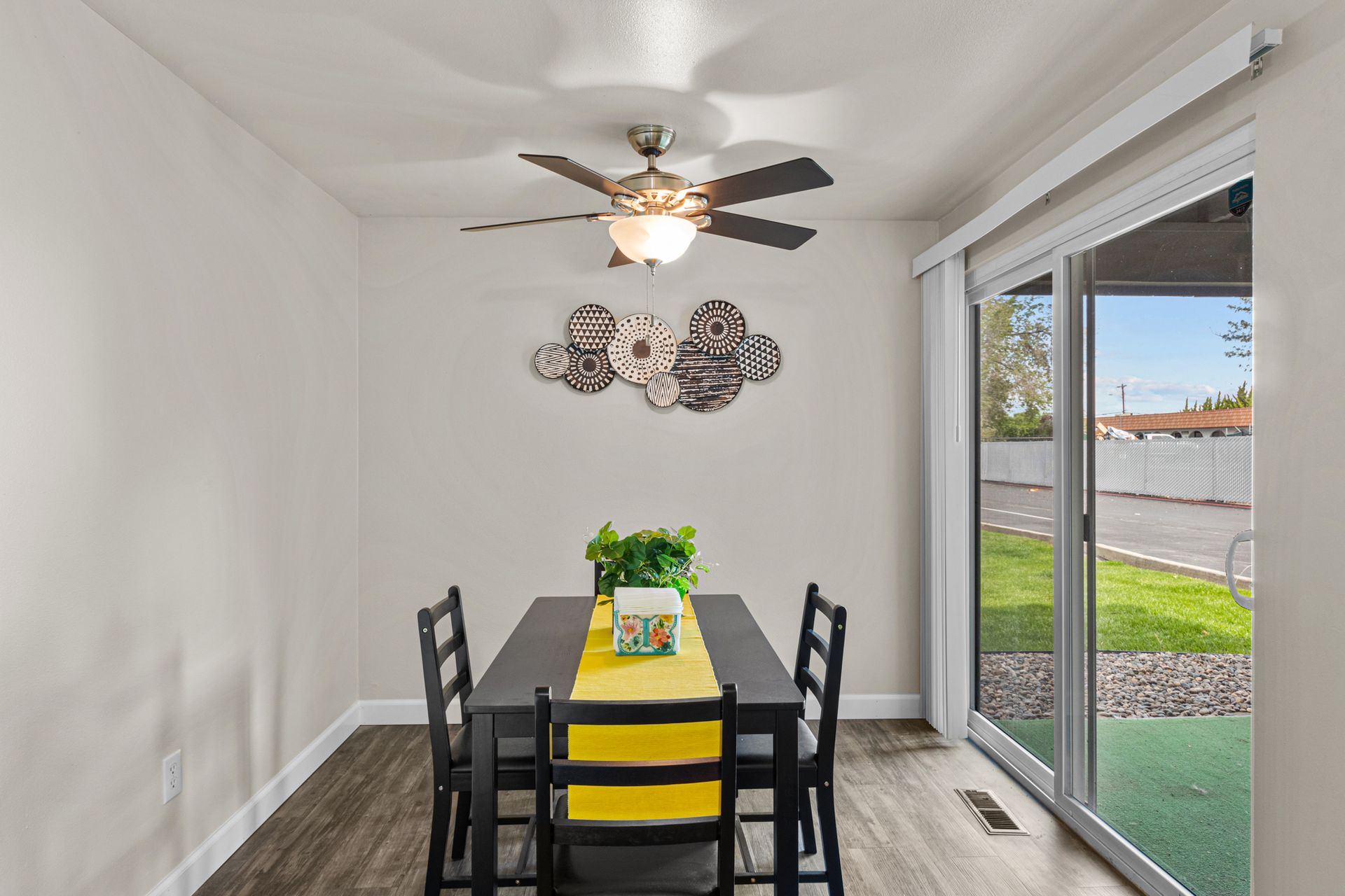 spacious dining room off of kitchen