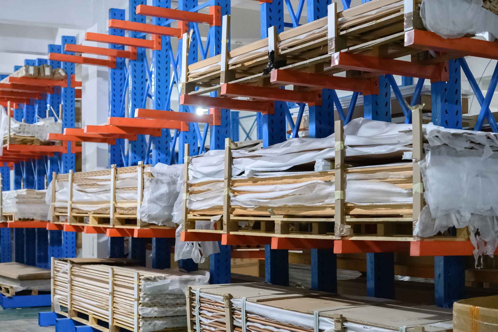 A warehouse filled with lots of shelves and boxes.