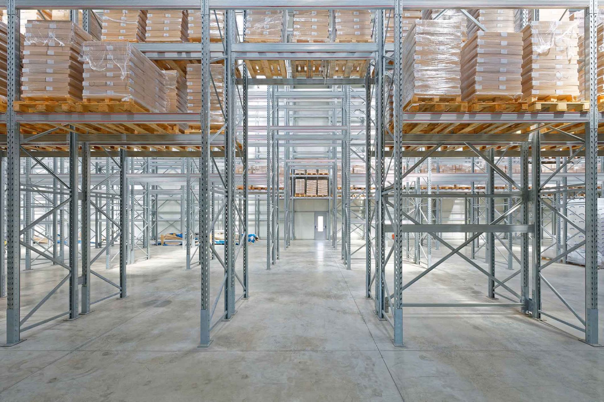 A large warehouse filled with lots of shelves and boxes.