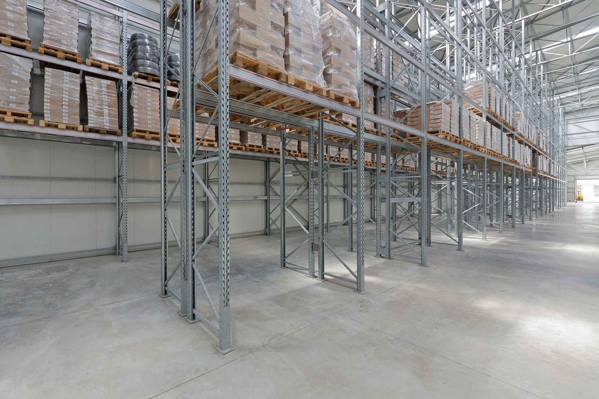 A large warehouse filled with lots of shelves and boxes.