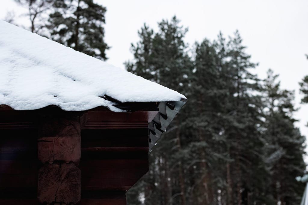 Dave Miner Roofing, understanding how winter weather affects your roofing system 