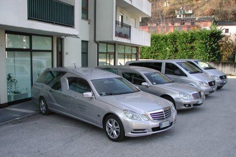 Auto funebri