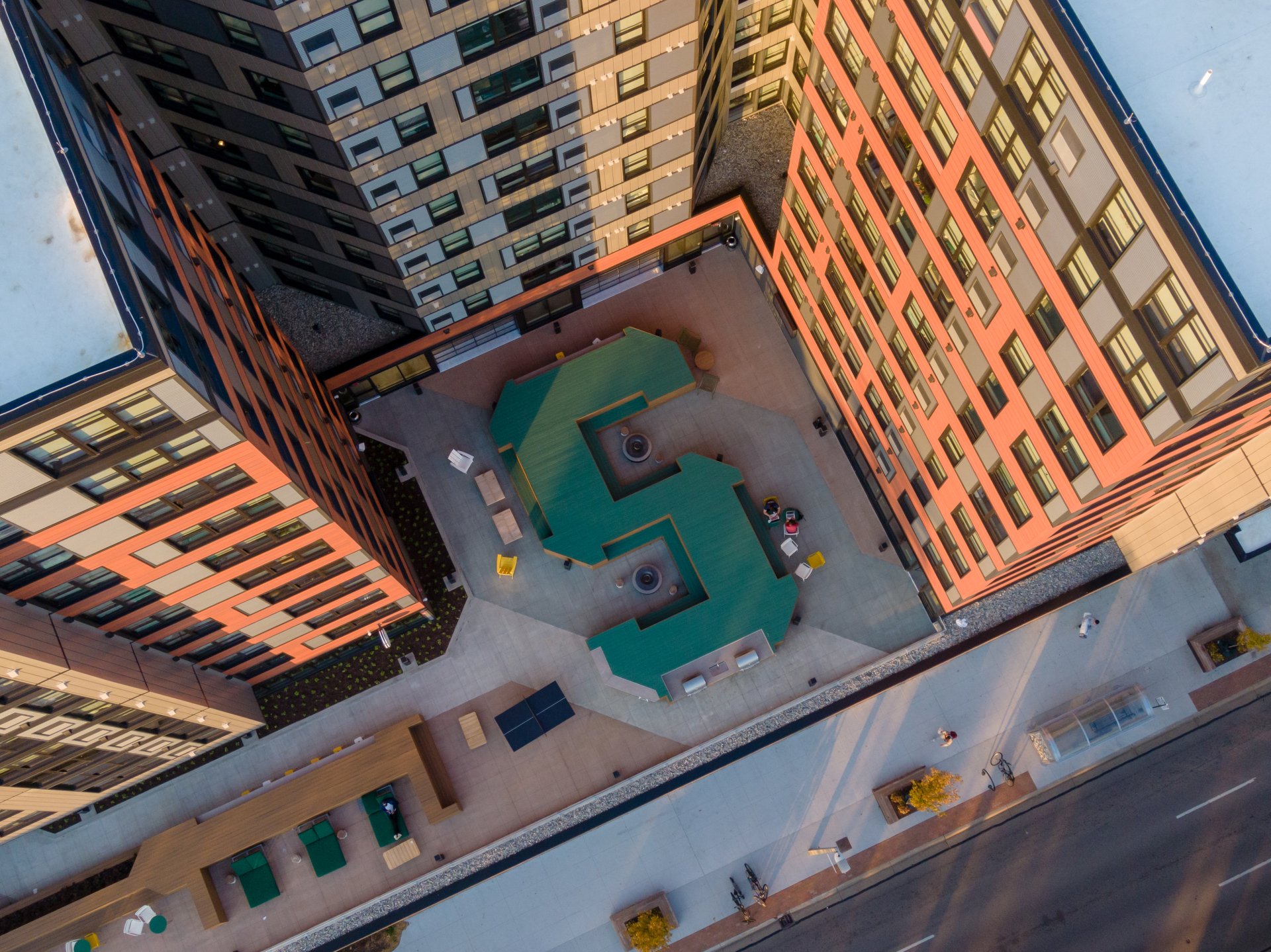 Landmark on Grand River Student Apts in East Lansing, MI