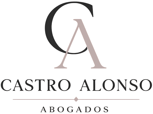 Logotipo de Castro Alonso Abogados con el monograma CA estilizado en negro y beige.