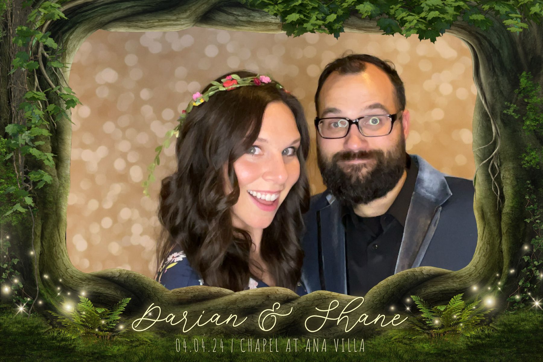 Custom 4x6 photo booth print with couple and woodland design