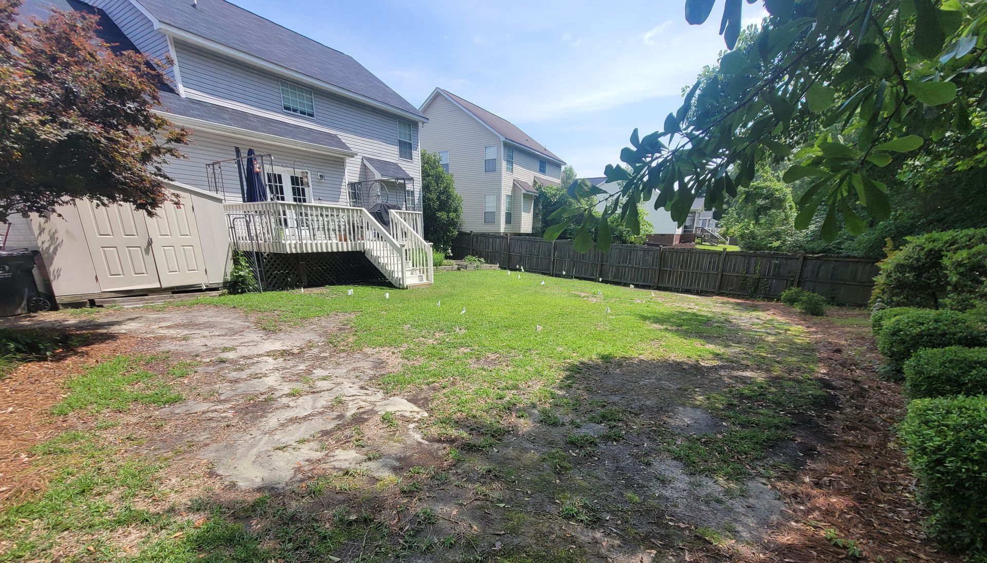 house exterior with dull dried up landscape