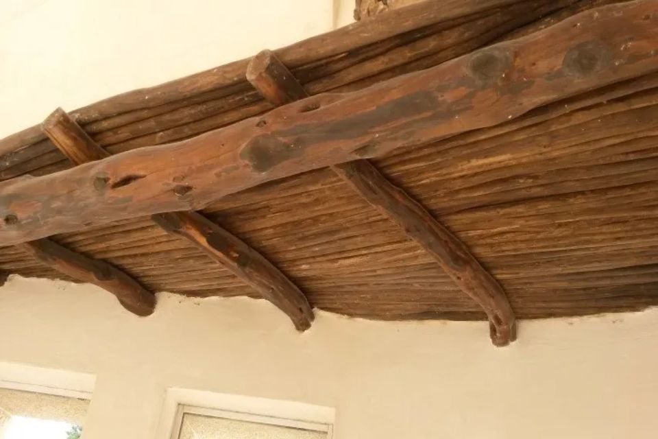 controsoffitto in legno grezzo