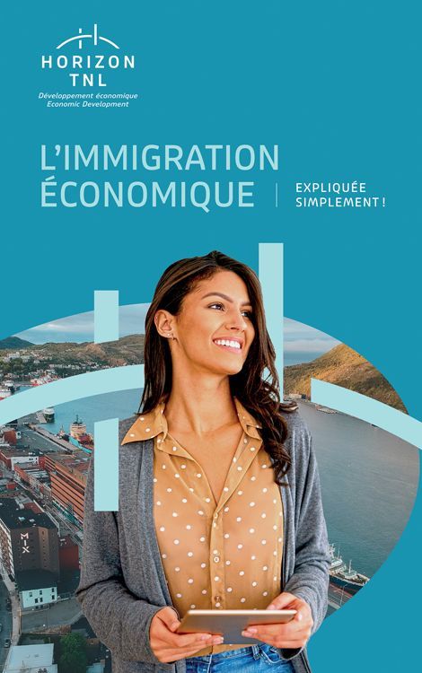 Une femme tient une tablette et sourit sur la couverture d'un livre intitulé l'immigration économique