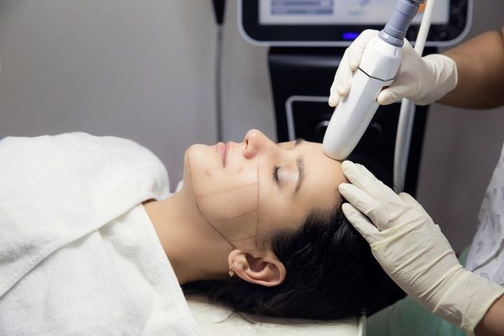 Woman receiving HIFU therapy