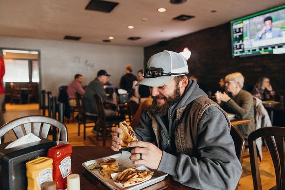 Enjoy an ice-cold beer or craft cocktail at Duke’s on the Boulevard in Jefferson City, MO