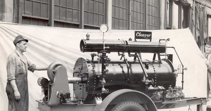 Una fotografía en blanco y negro de un motor Chaser.