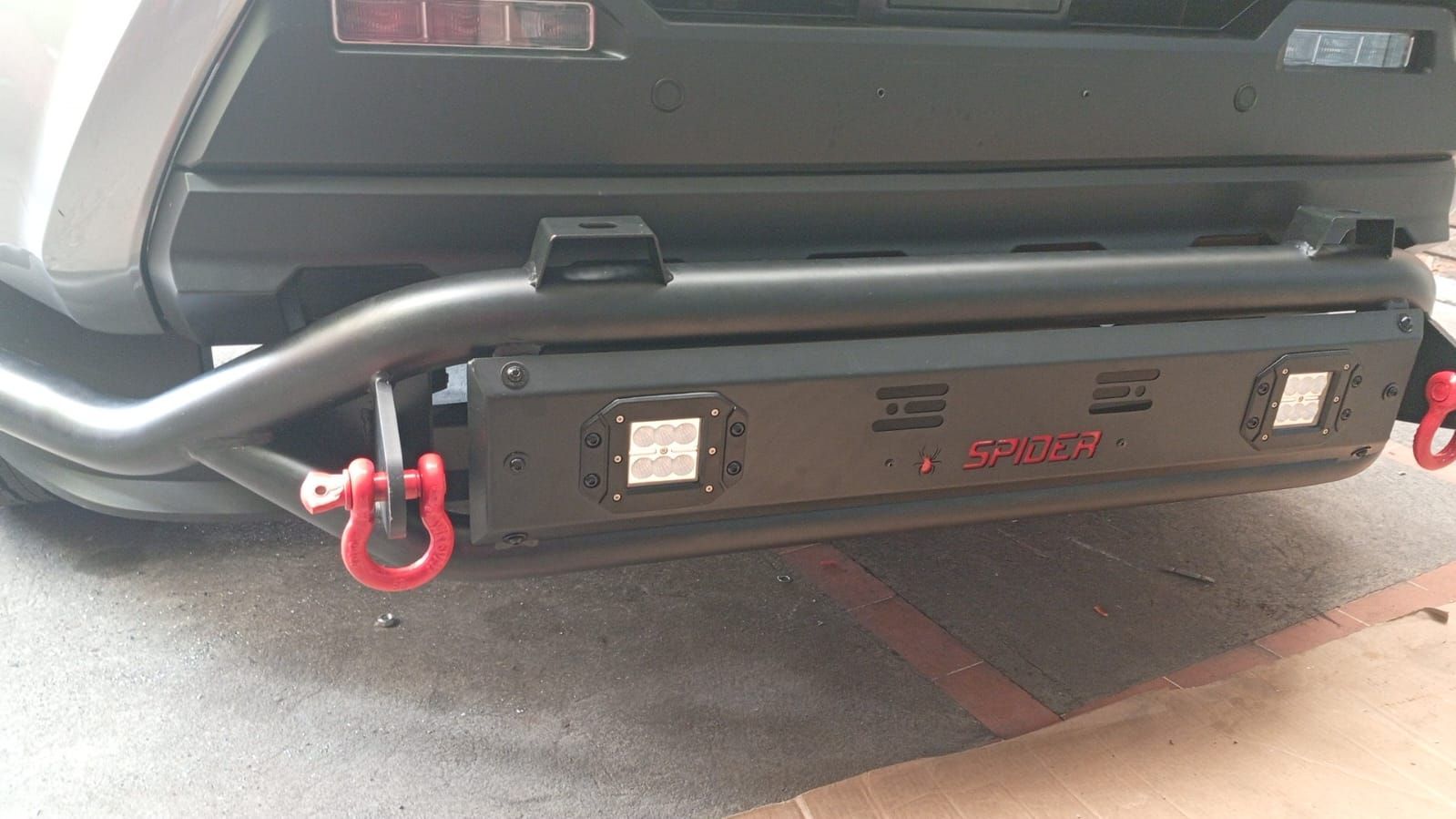 Instalaci&oacute;n profesional de estribos el&eacute;ctricos y tir&oacute;n de remolque