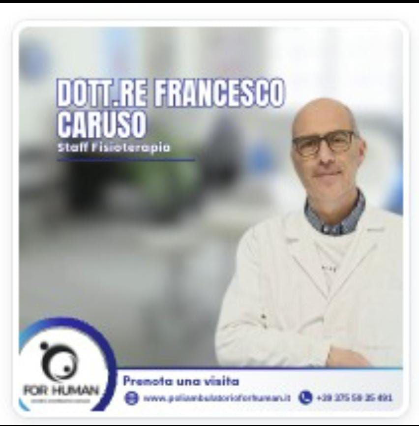 Il dottor Francesco Caruso, fisioterapista dello staff, in camice bianco. Promuove le visite.