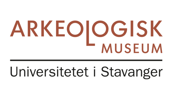Logo for Arkeologisk Museum, University of Stavanger. Brown text with