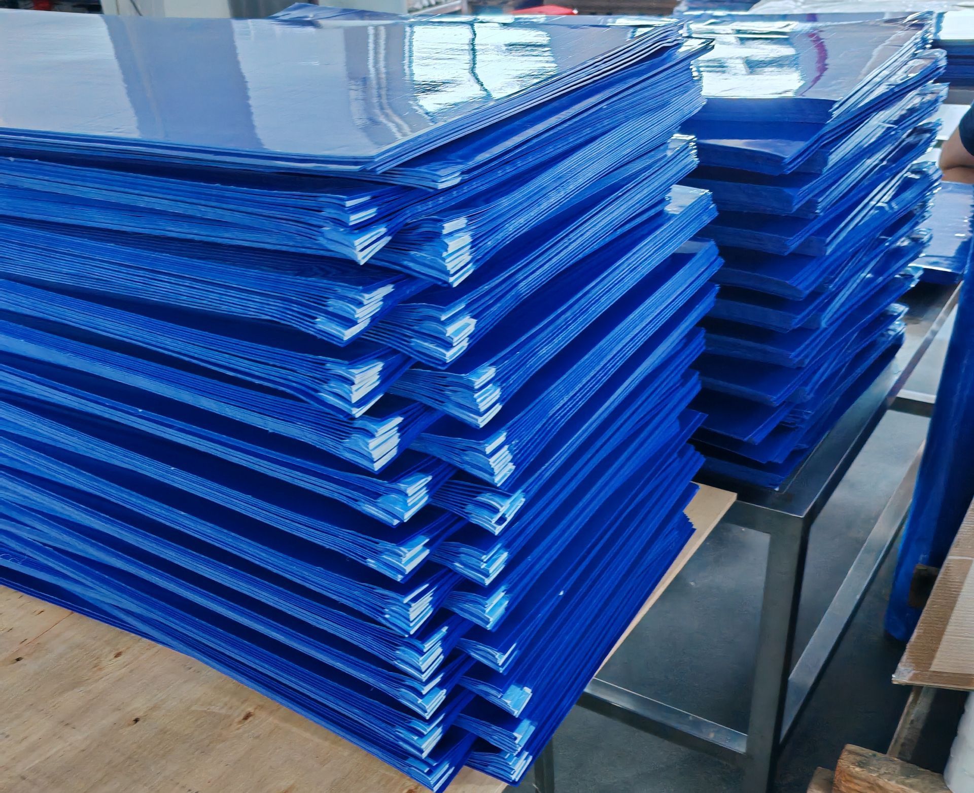 Free Shipping! 120 sheets Tacky mat 18x36 Med Tack Blue, 45microns/sheet, 30SHEETS/MAT, 4 MATS/BOX