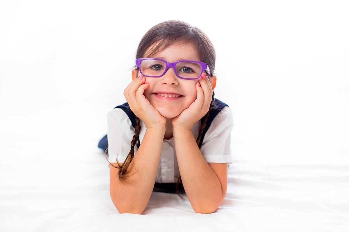niña con lentes