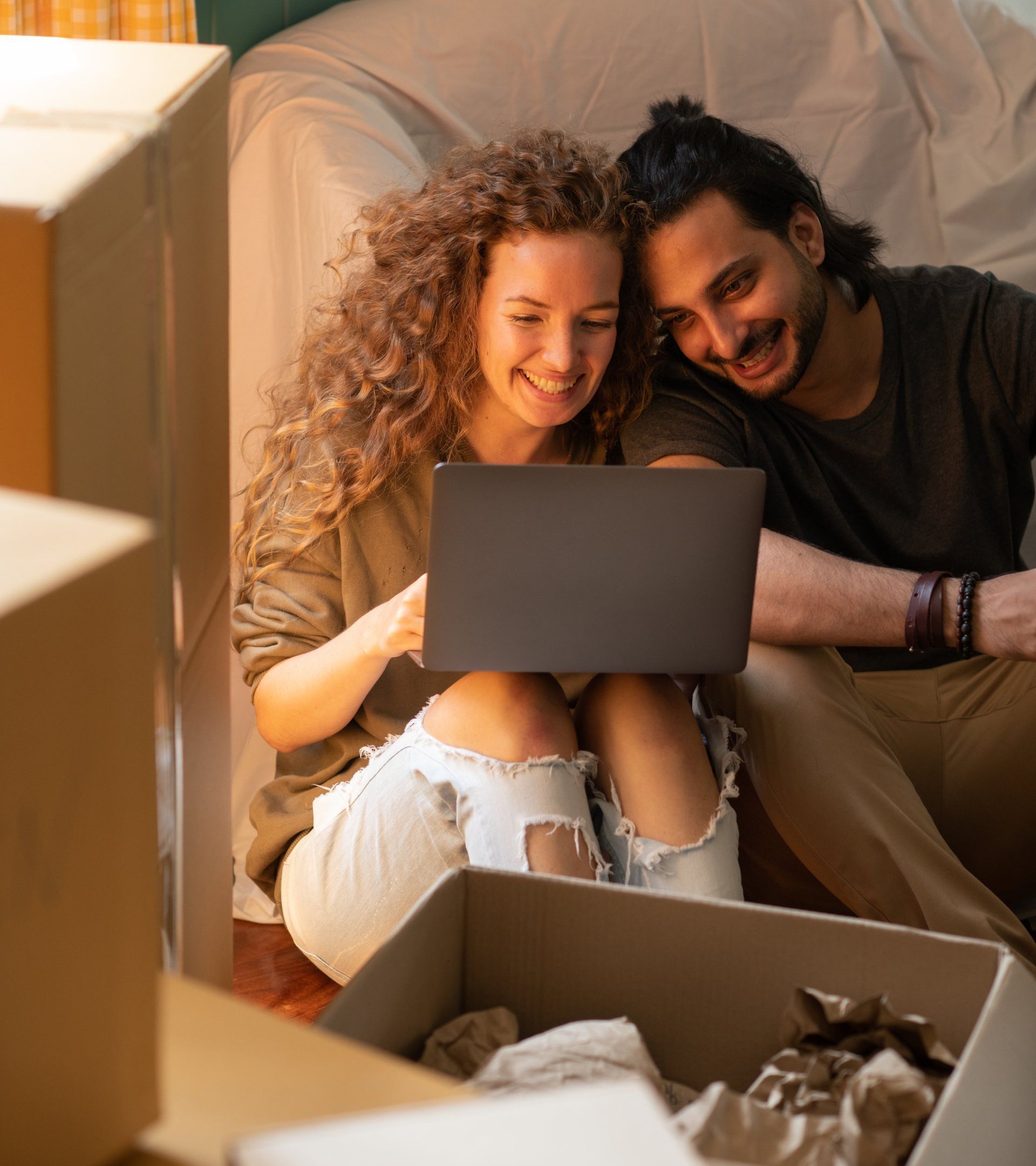 Picture of happy couple viewing a Collins & Co. Auction on a laptop