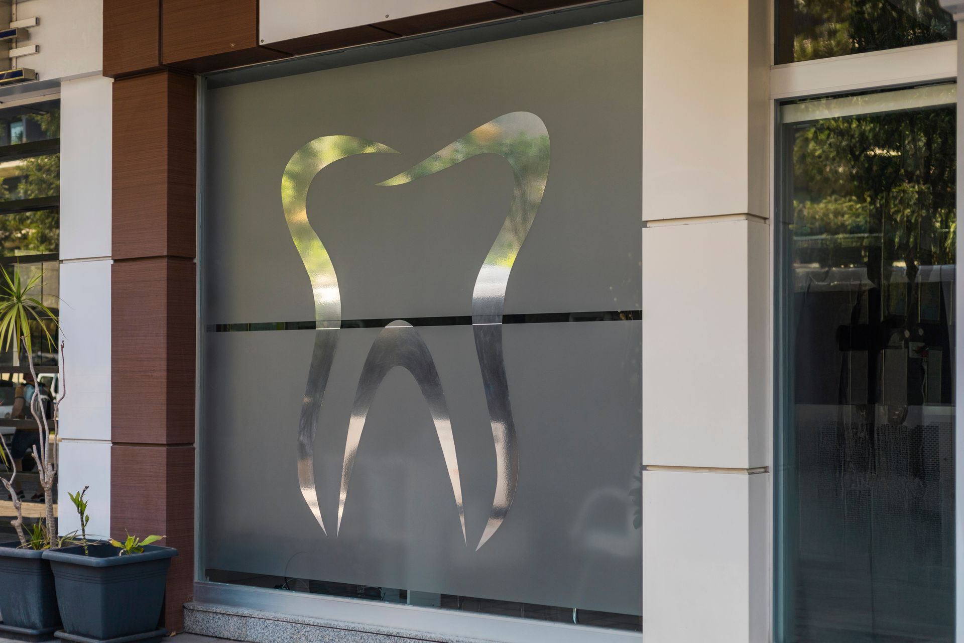 Dental clinic window with a large tooth-shaped frosted glass design