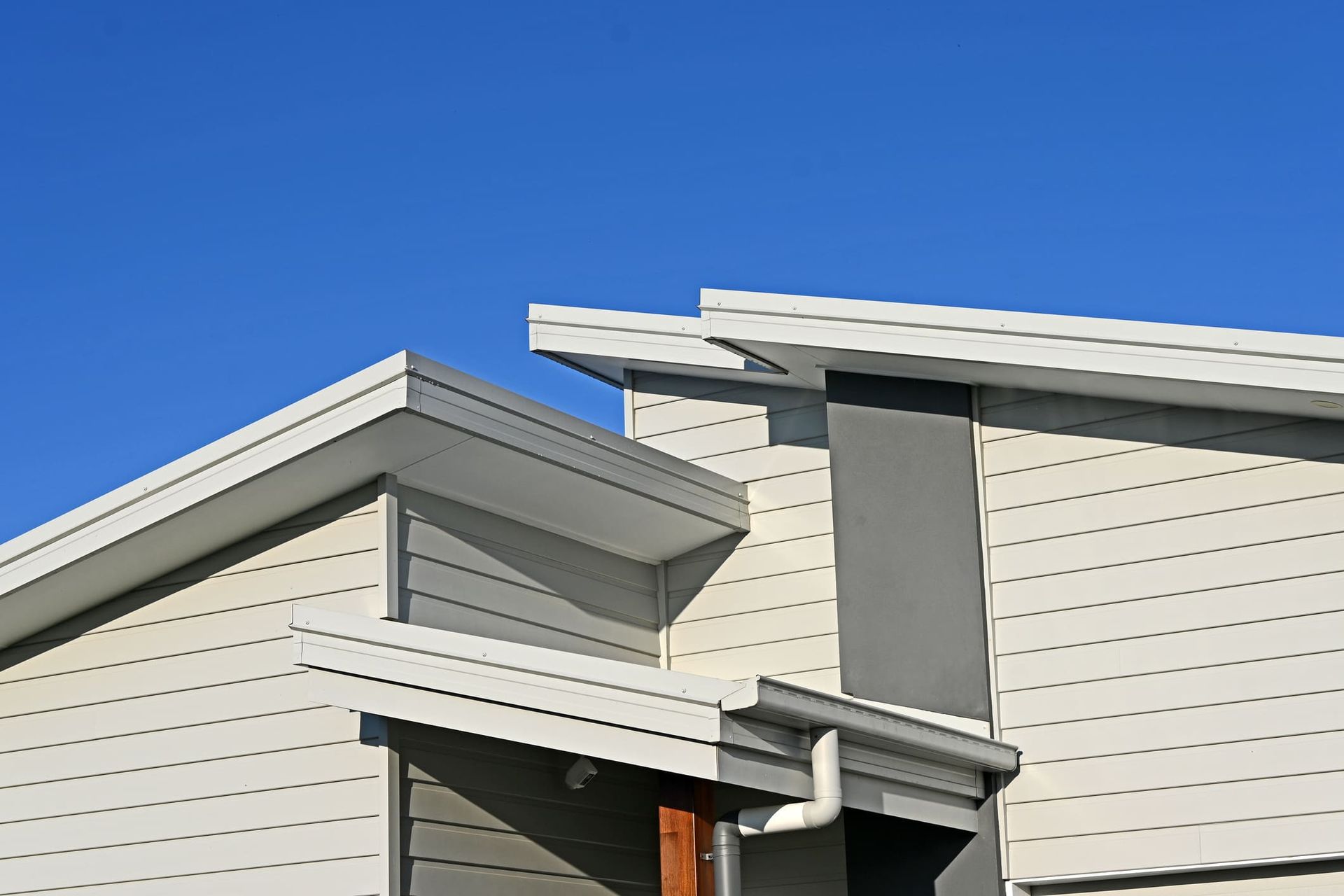 The roof of a house with a blue sky in the background