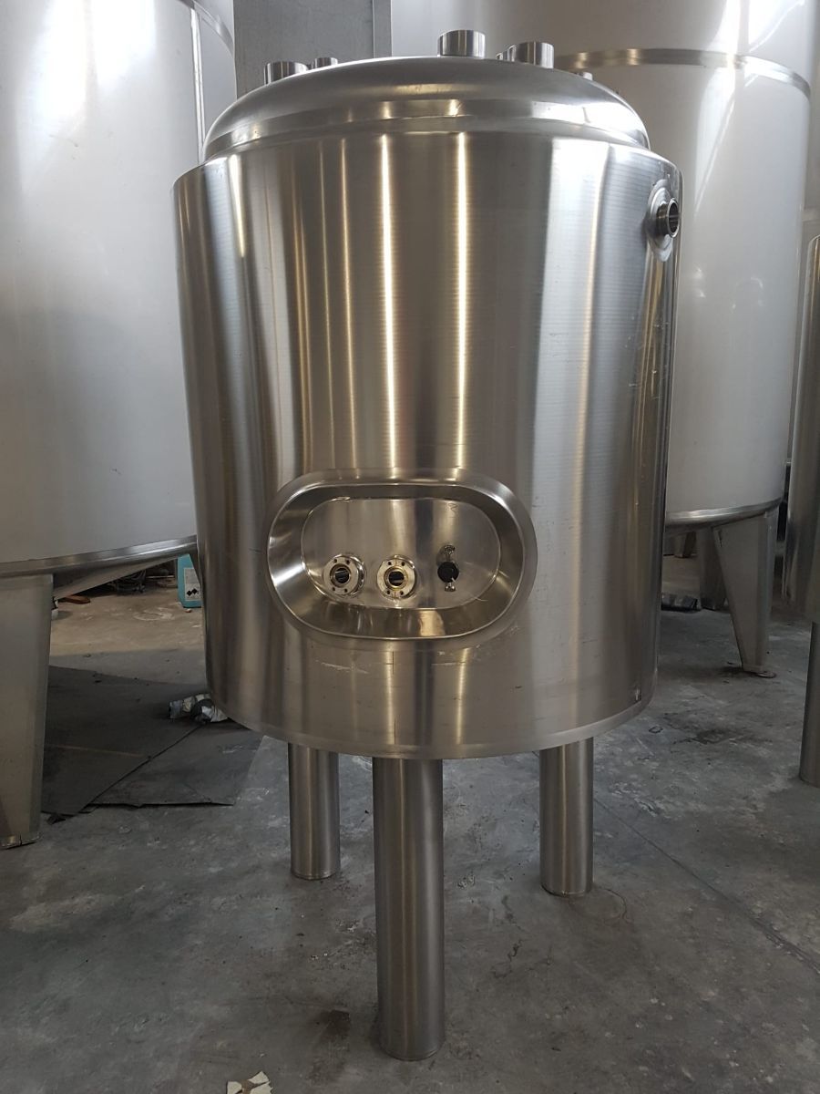 Serbatoio in acciaio inox a destinazione alimentare