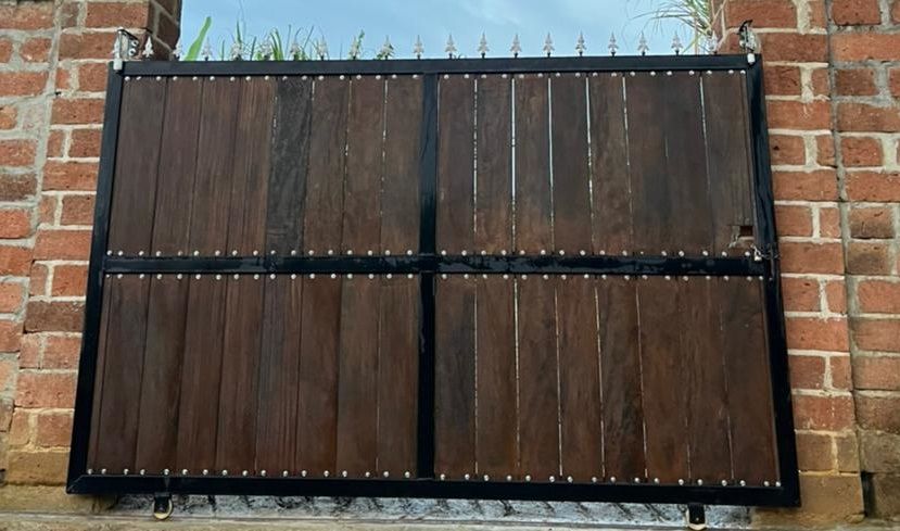 Maderas y Aserríos Nariño, Venta de Madera para puertas, portones y techos en Bello.