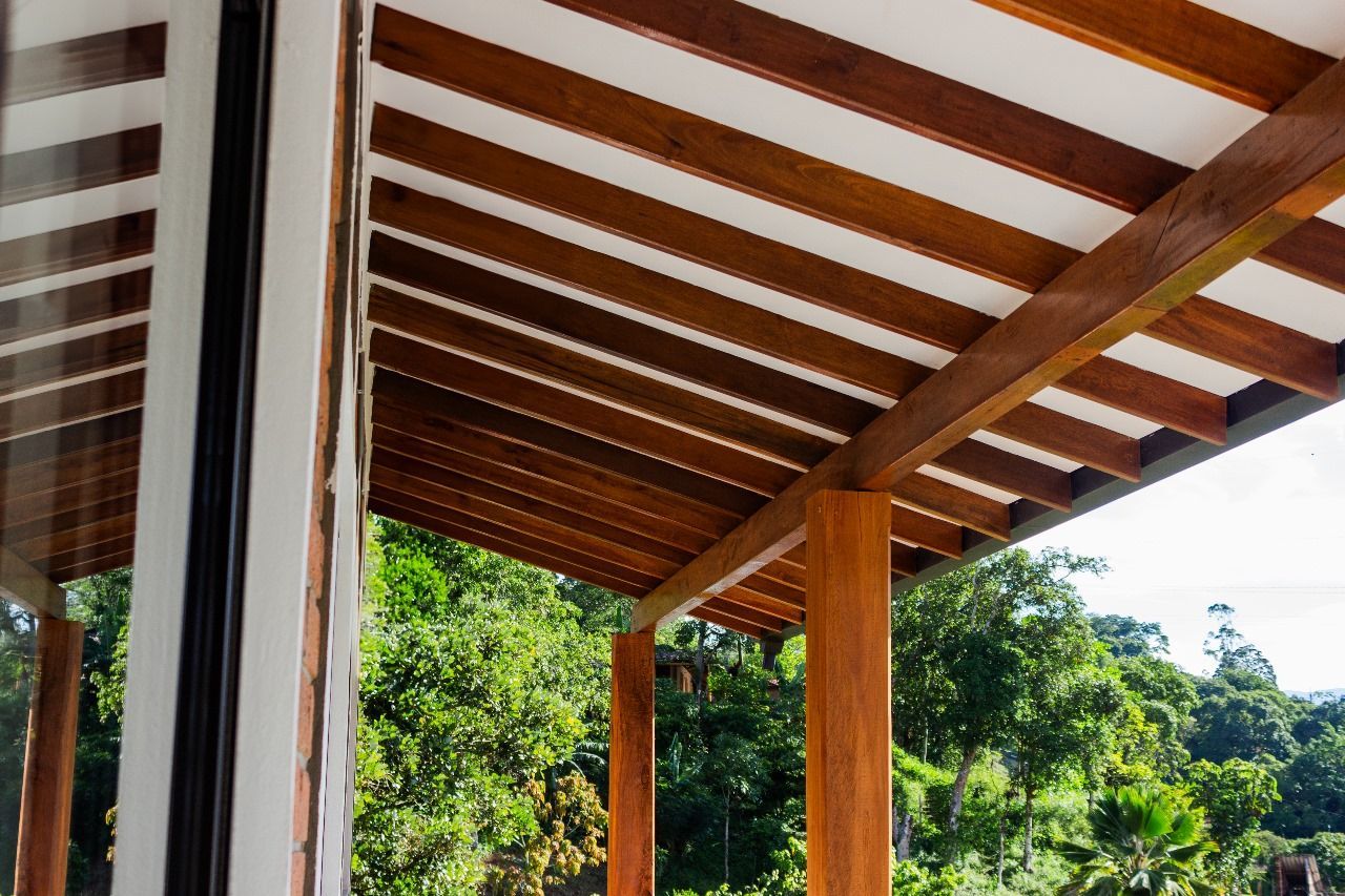 Maderas y Aserríos Nariño, Comercializamos madera para techos en todas las dimensiones en Medellín.