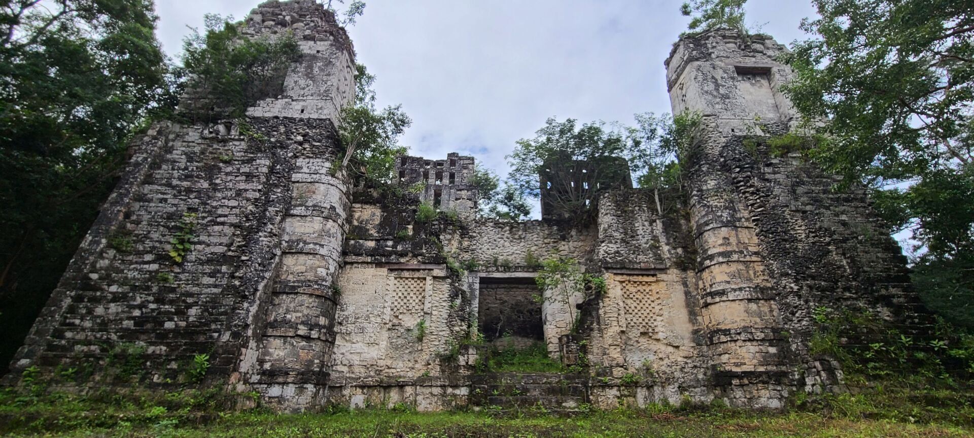 Río Bec Maya ruins
