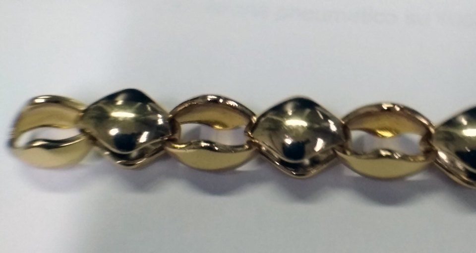 trama di un bracciale in oro