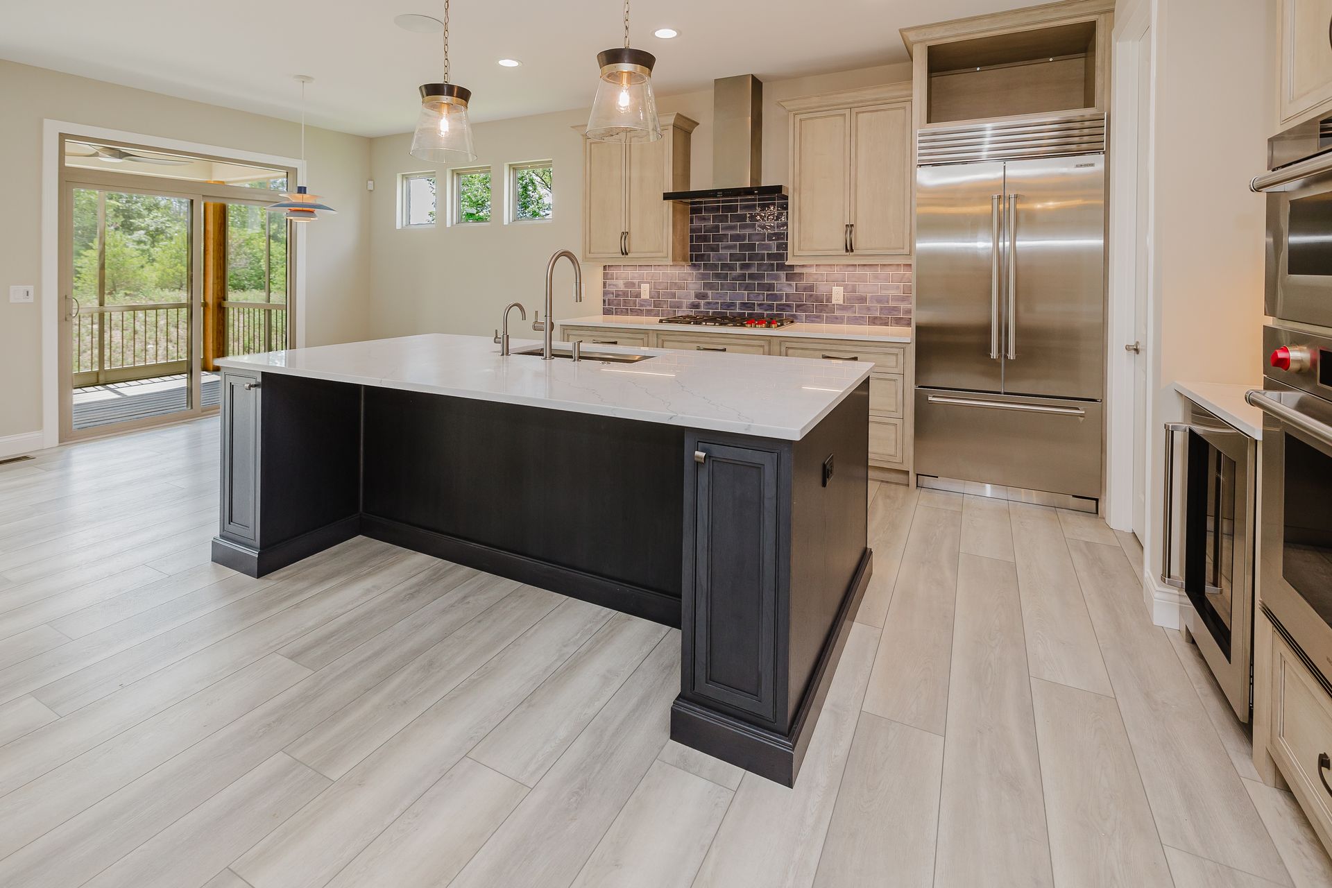 Modern kitchen of the Humphrey Bogart model with a black island.