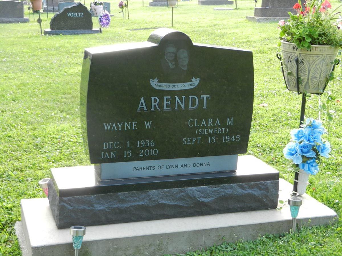 A grave of a man named arendt in a cemetery