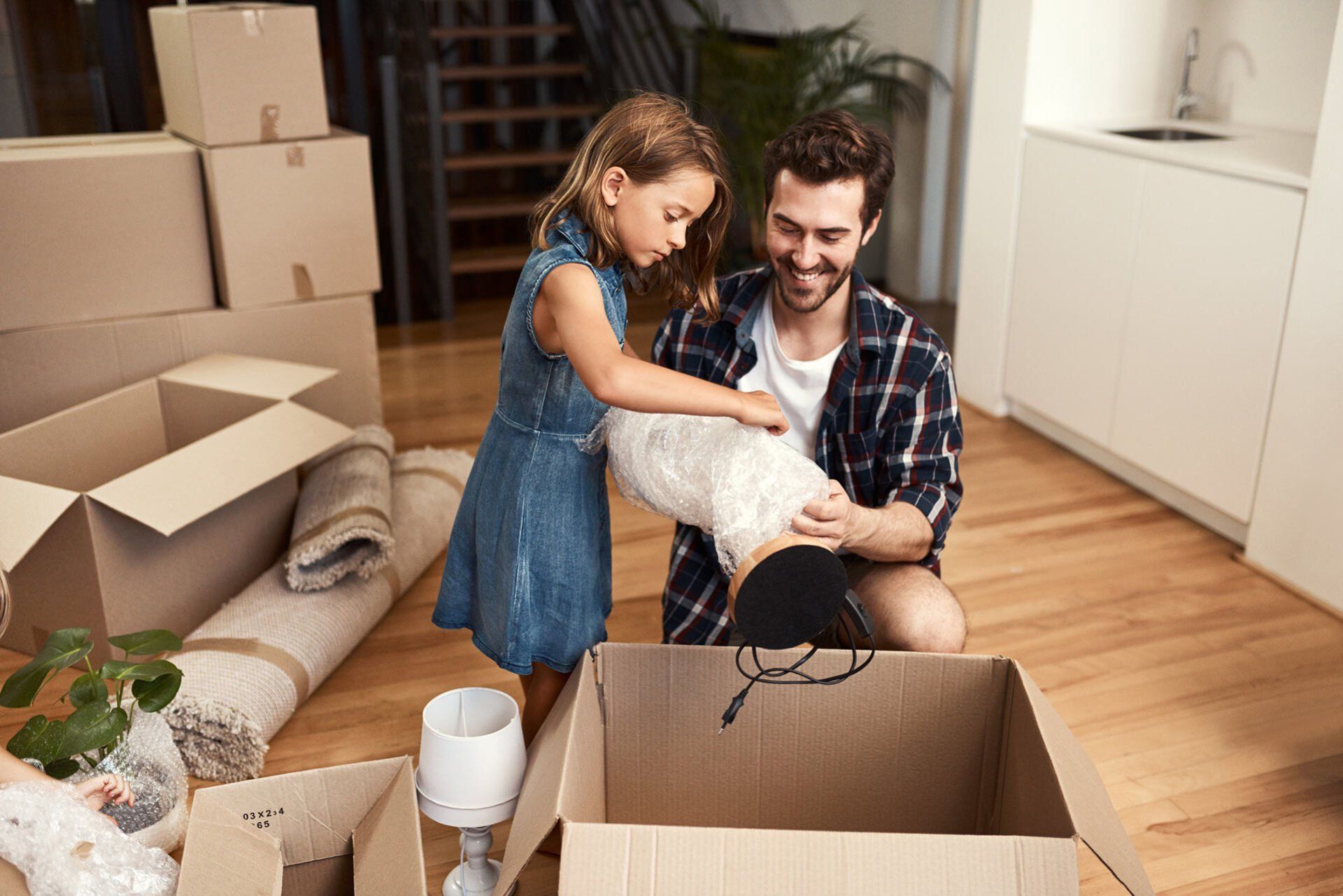 Shot of a young father and his daughter on their moving day — Prescott Valley, AZ — Help-U-Move