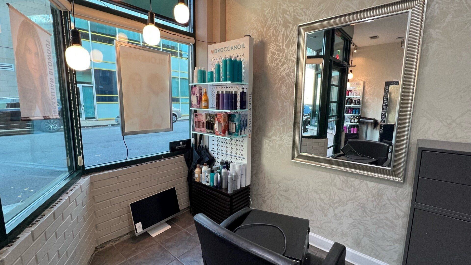 Rightmost View Salon — Chicago, IL — Saraya Salon