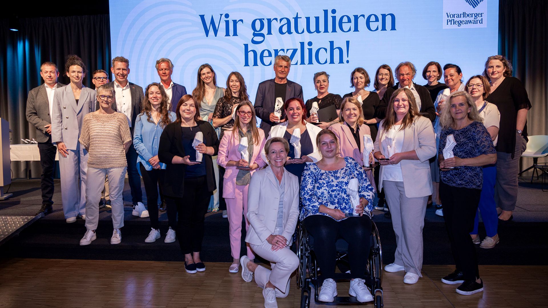 Gruppenbild der Preisträger und Partner