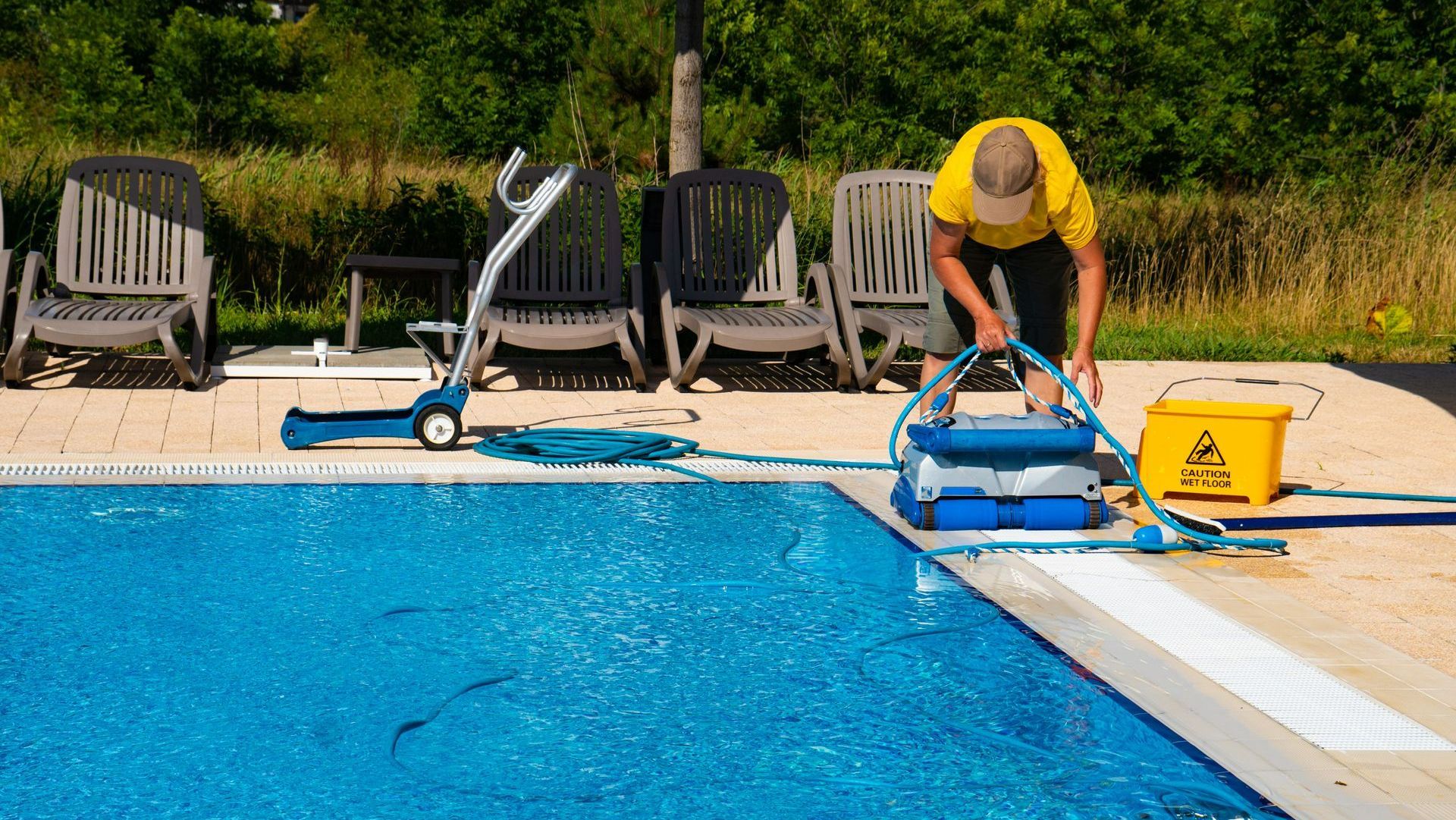 Let us maintain your pool Pool maintenance. Pool vacuum robotic cleaning.