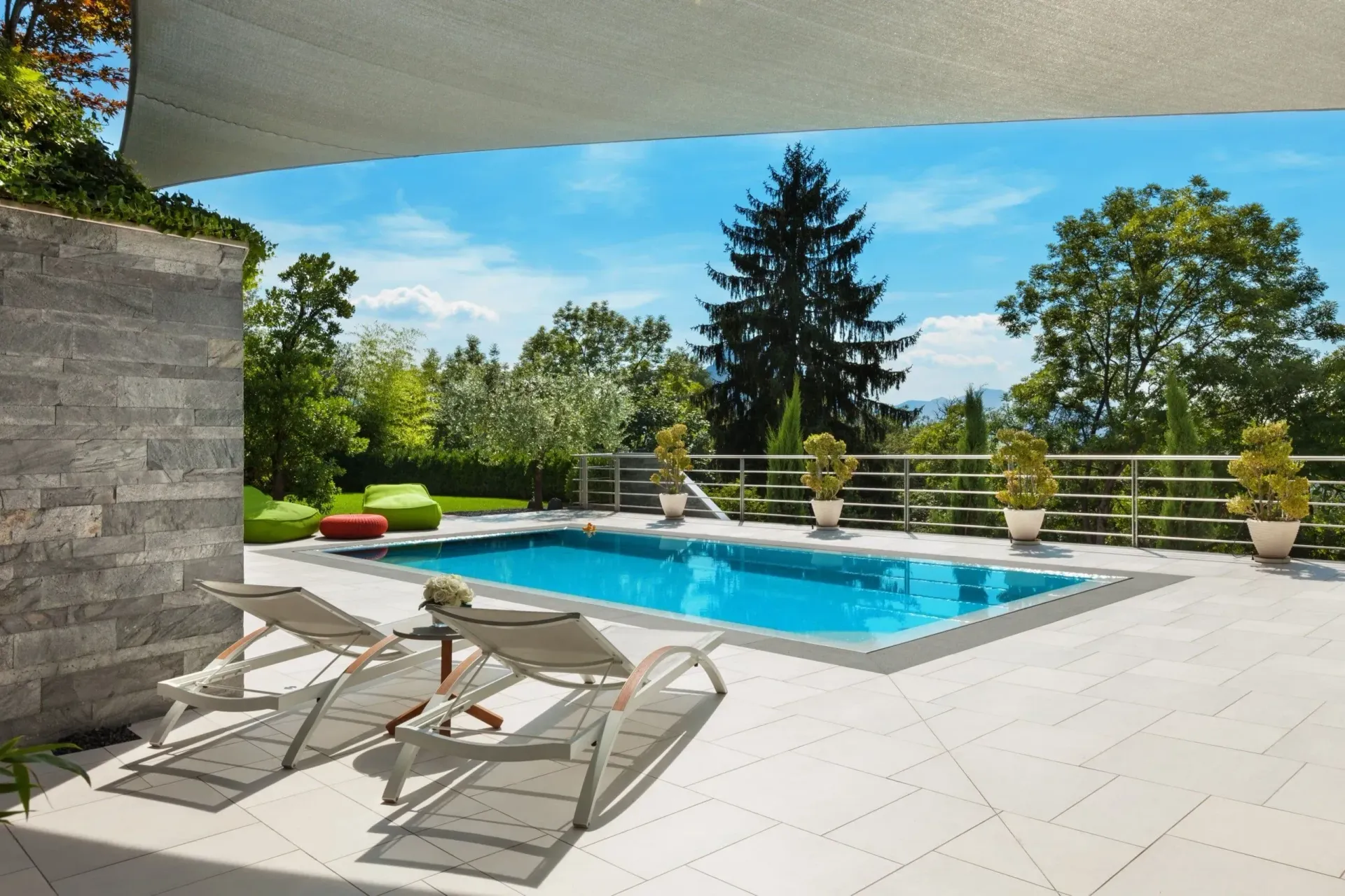 a beautiful in ground pool, built by a swimming pool contractor
