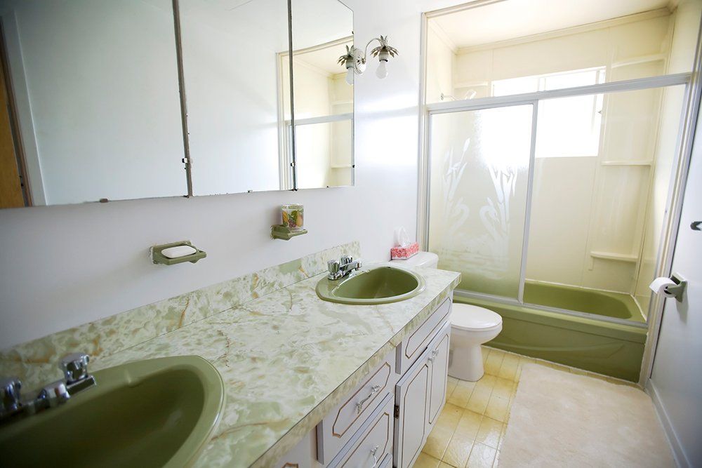 Countertop White — Medford, OR — Gary Smith Custom Cabinet Shop