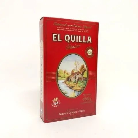 Caja roja de yerba mate El Quilla; presenta una pintura de paisaje, tamaño de 250 g y letras doradas.