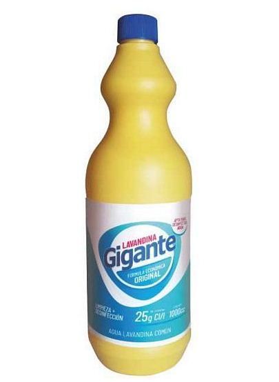 Botella amarilla de lejía “Gigante” con tapón y etiqueta de color azul.