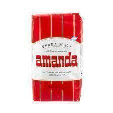 Paquete rojo de Yerba Mate Amanda. Etiqueta blanca con texto rojo.