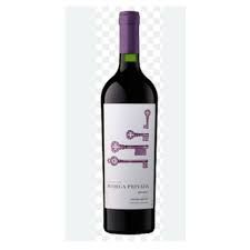 Botella de vino con tapón morado y etiqueta blanca con tres llaves.