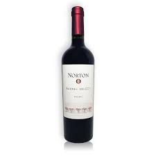 Botella de vino tinto Norton Barrel Select Malbec.