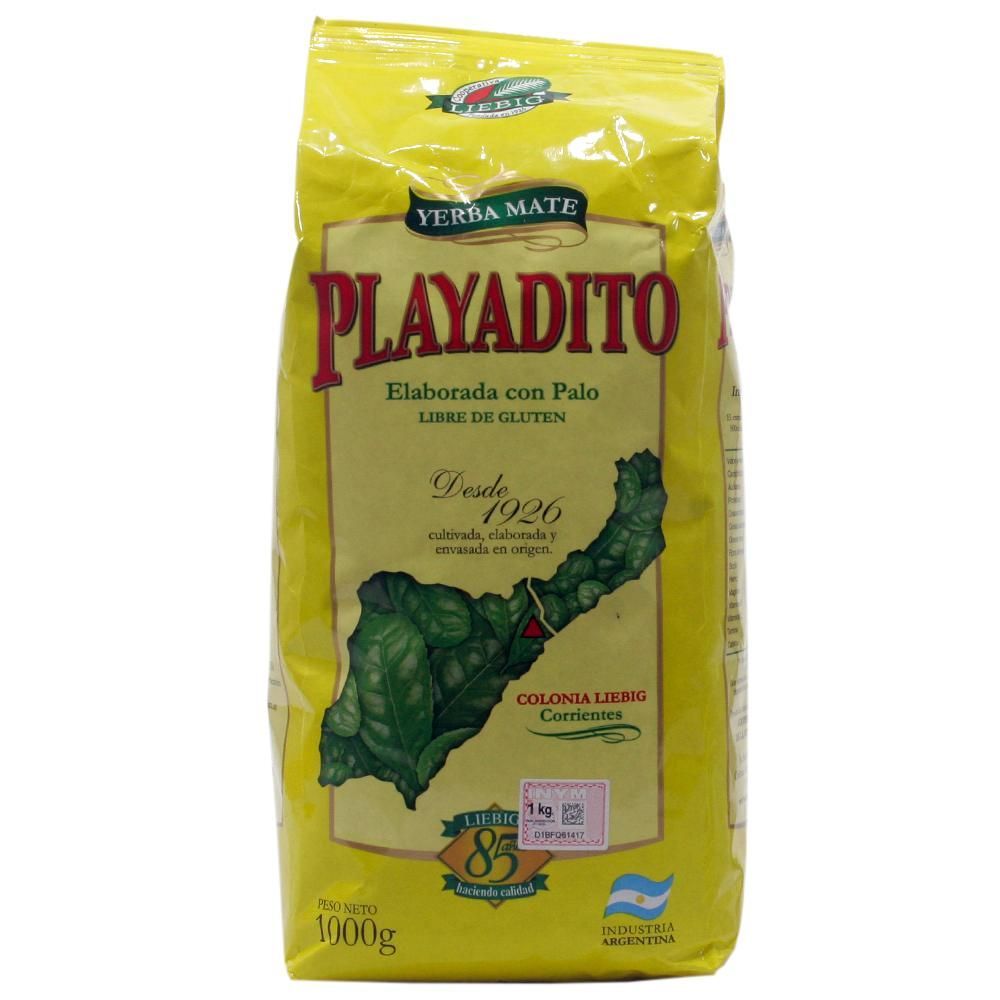 Bolsa amarilla de Yerba Mate Playadito con ilustración de hojas verdes, etiqueta del producto.