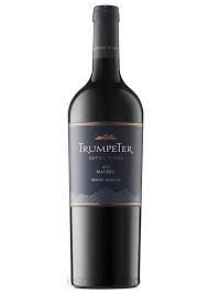 Botella de vino Trumpeter Sauvignon Blanc.