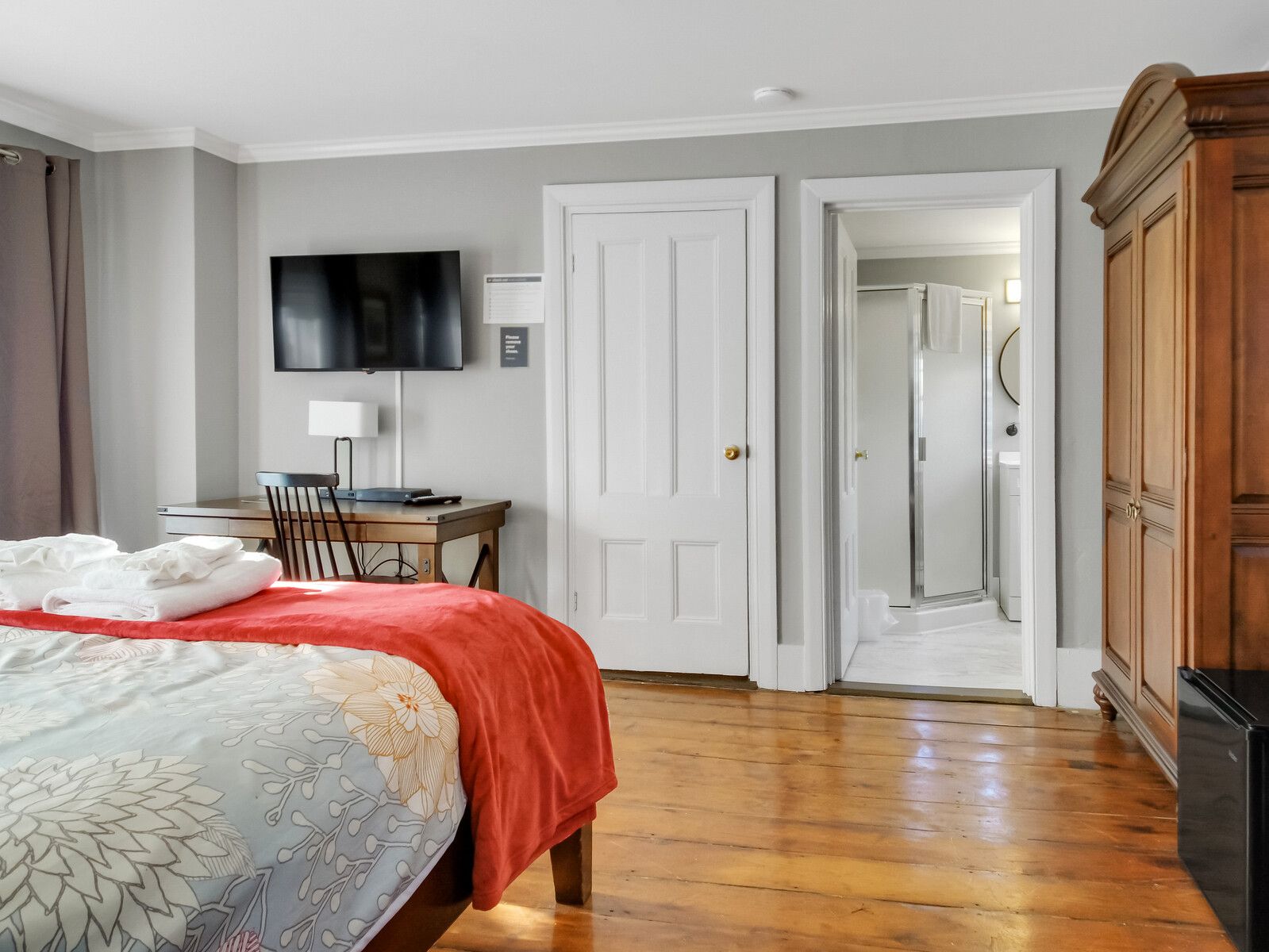 bedroom-suite