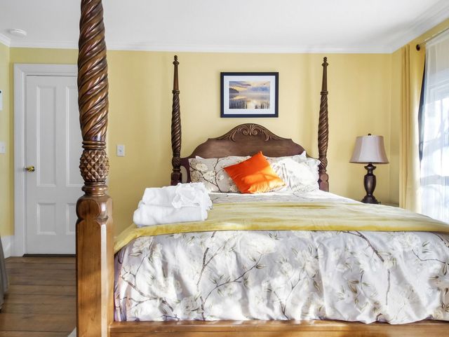 bedroom-suite