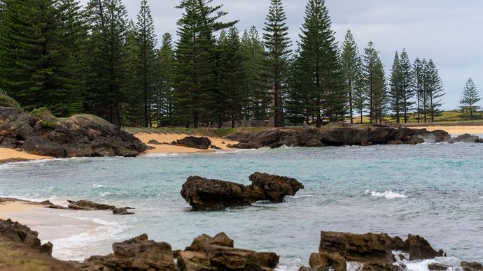 Bright blue ocean with turquoise shallows. Norfolk Island Trade Winds Seniors Sanctuary