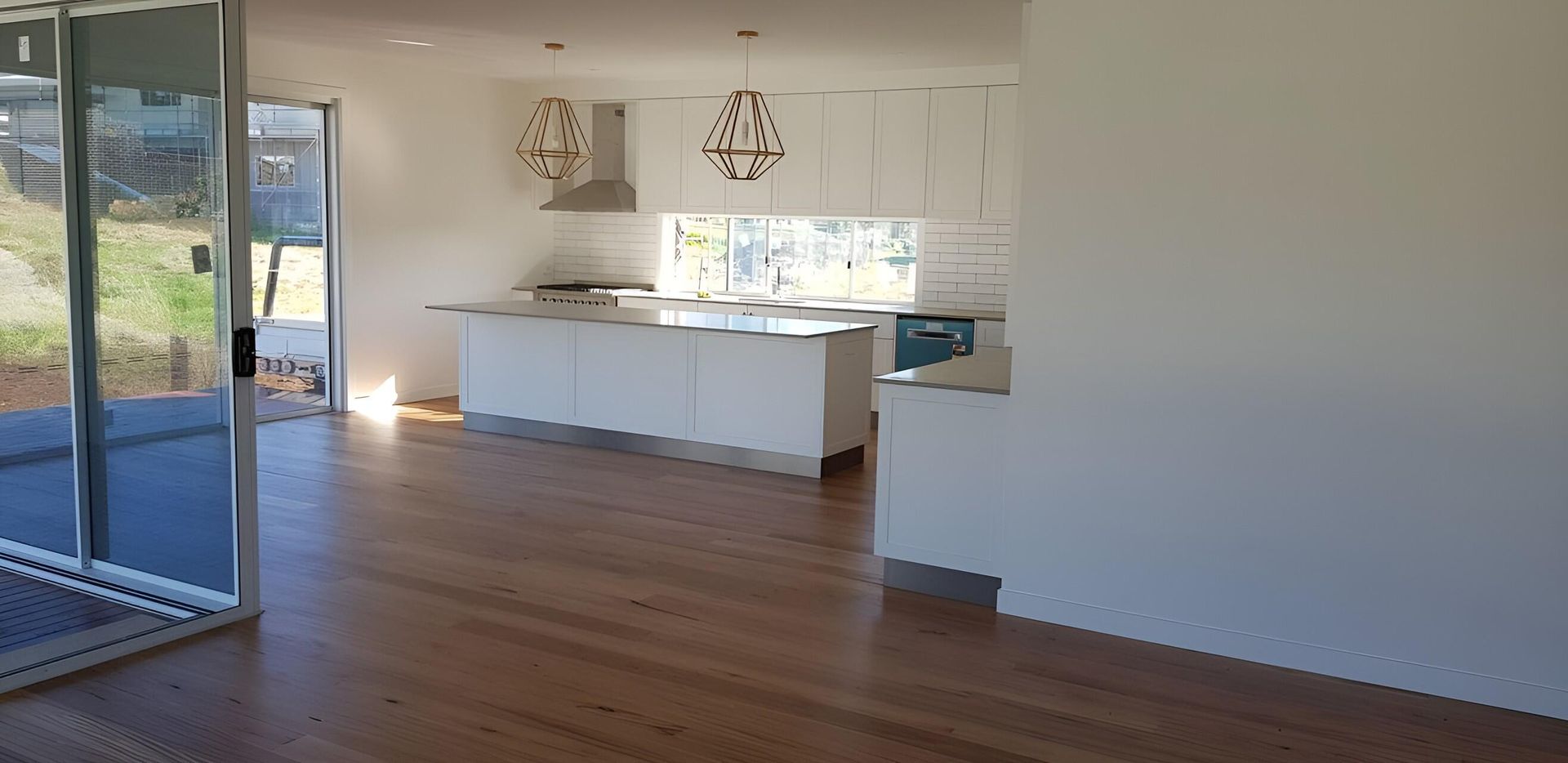Modern Kitchen With Custom Cabinetry By Cabinet Makers Ballina