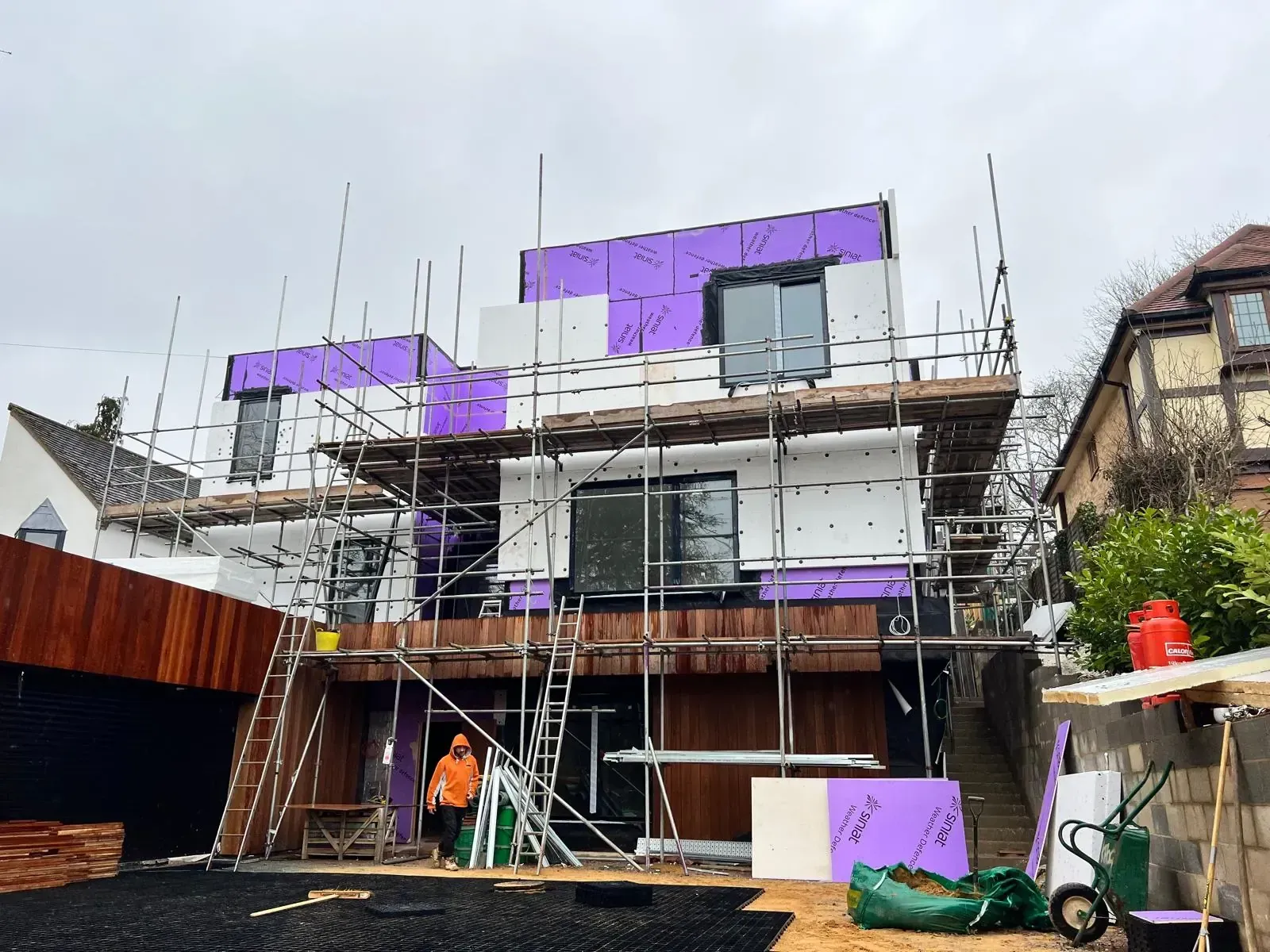 EWI insulation boards being installed on a new build in Brentwood, Essex.